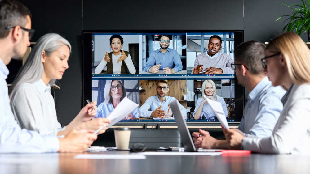 50% Of European 🇪🇺 Enterprises Used Remote Meetings In 2022 🖥️