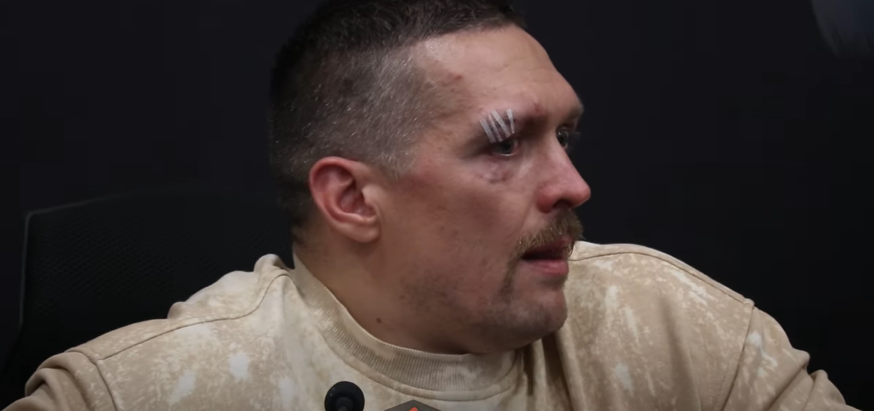 EMOTIONAL Oleksandr Usyk REACTS to beating Tyson Fury for undisputed 🇺🇦
